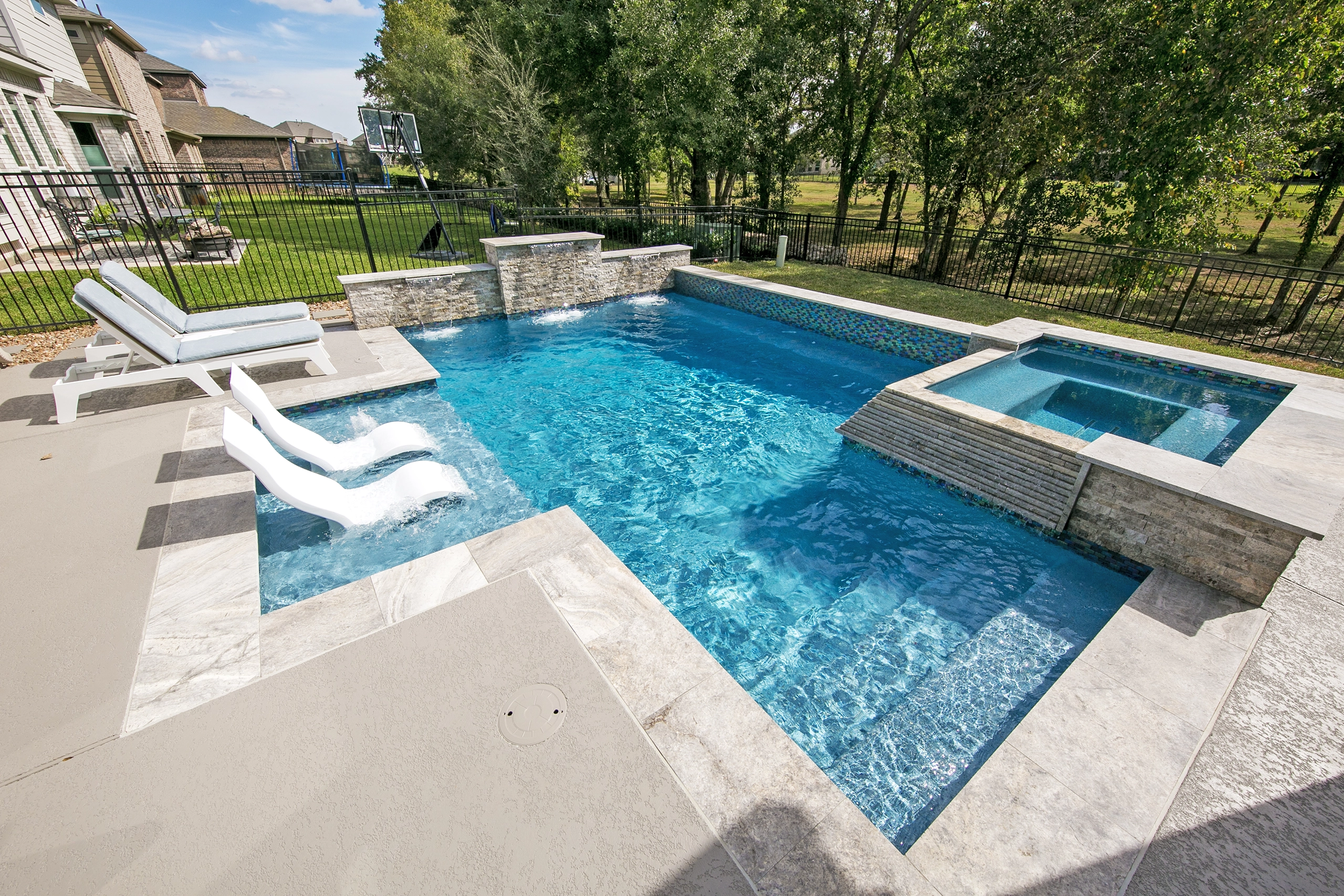 Saltwater Pool or Chlorine Pool, That is the Question.
