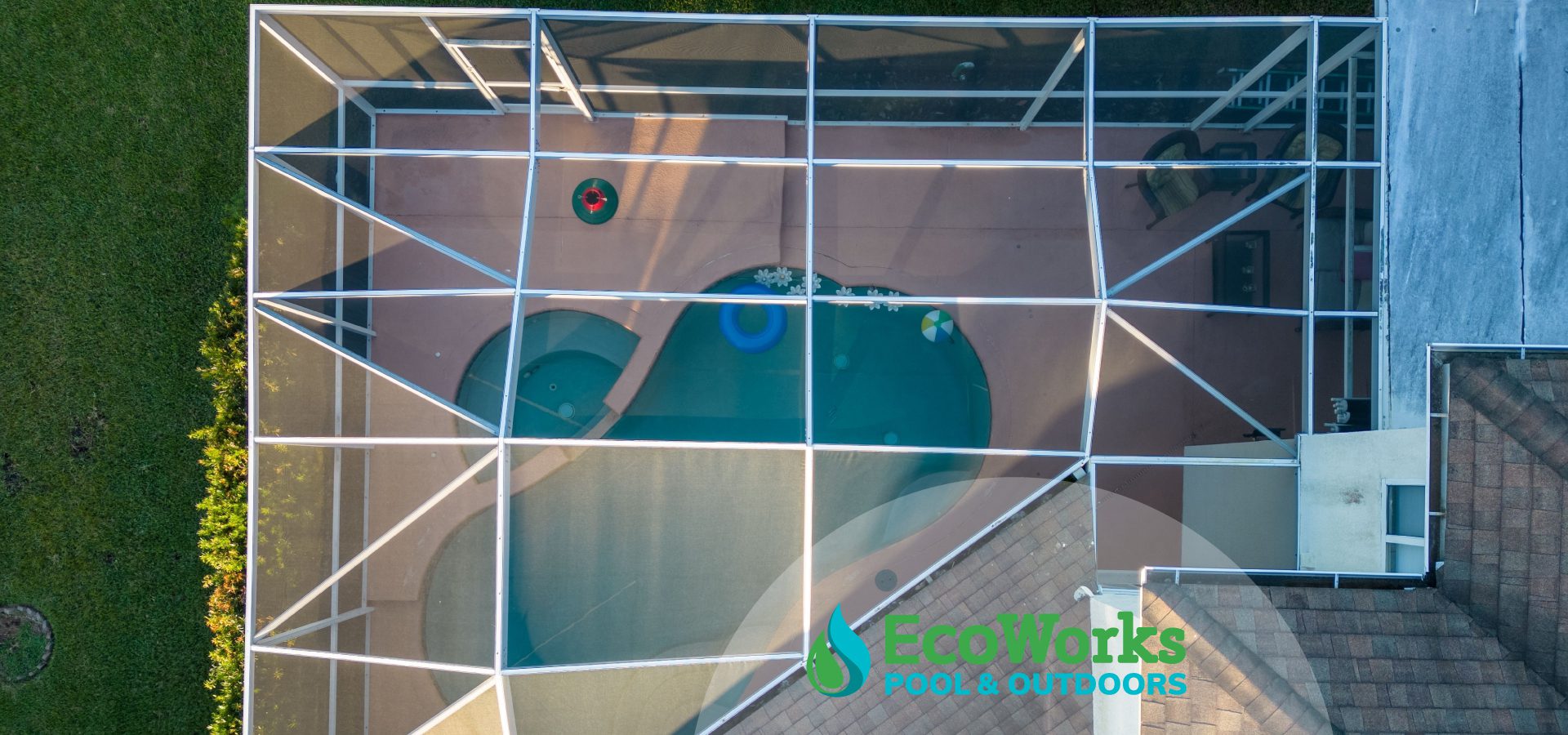 Should You Install a Screened Pool Enclosure? A Guide for Homeowners